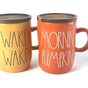 Rae Dunn 2 pk Wakey /Pumpkin coffee mugs with wooden lids